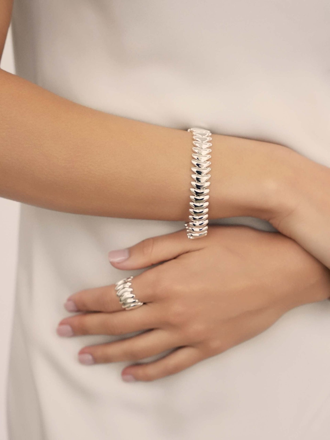 Metal Moderna Bracelet