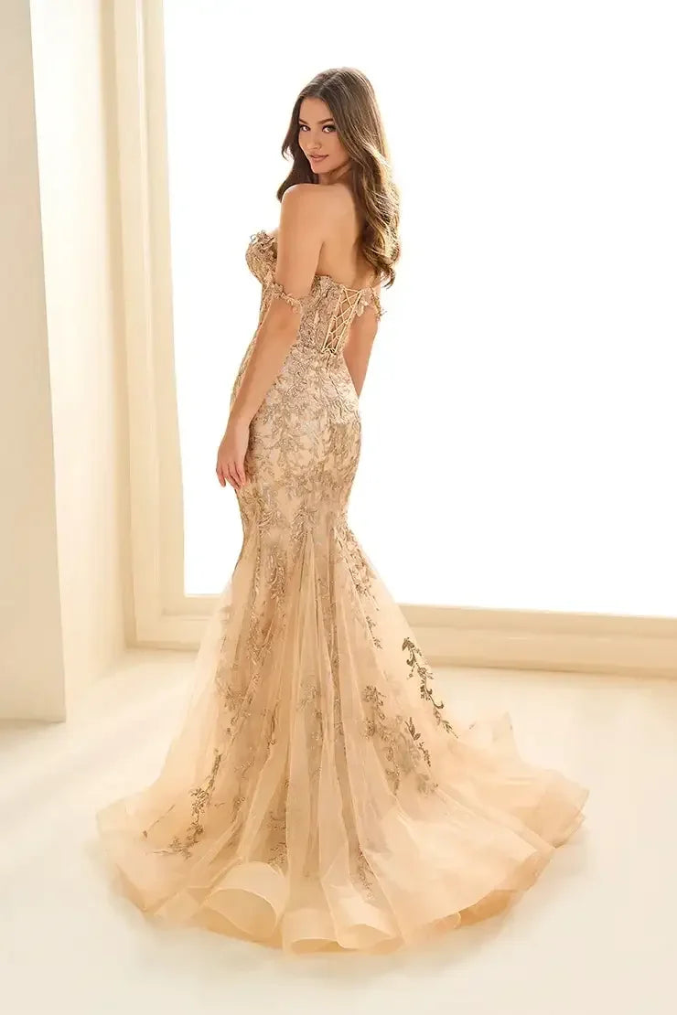 EW36053 - Ellie Wilde