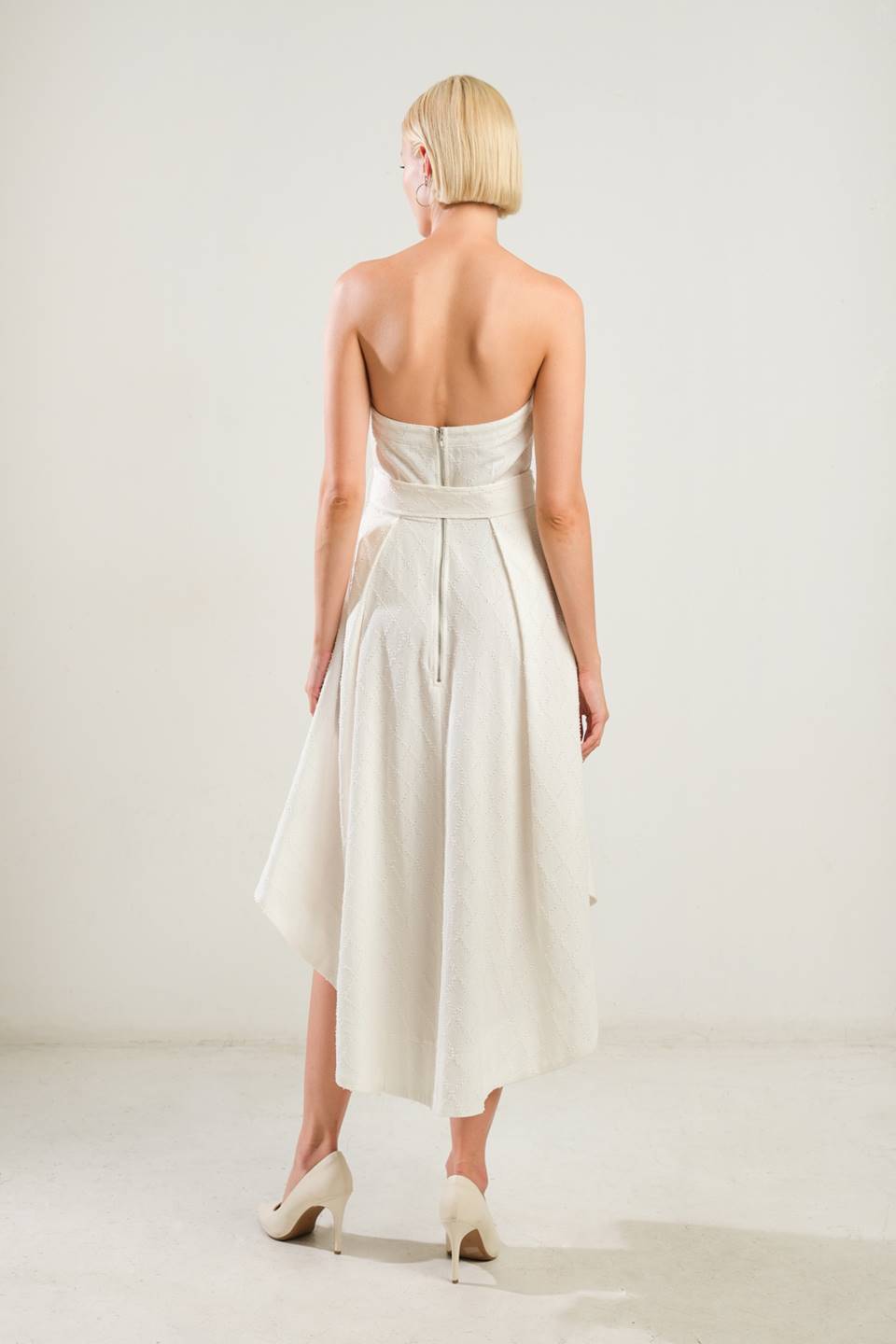 LIFE'S COMPASS - WHITE STRAPLESS MIDI DRESS