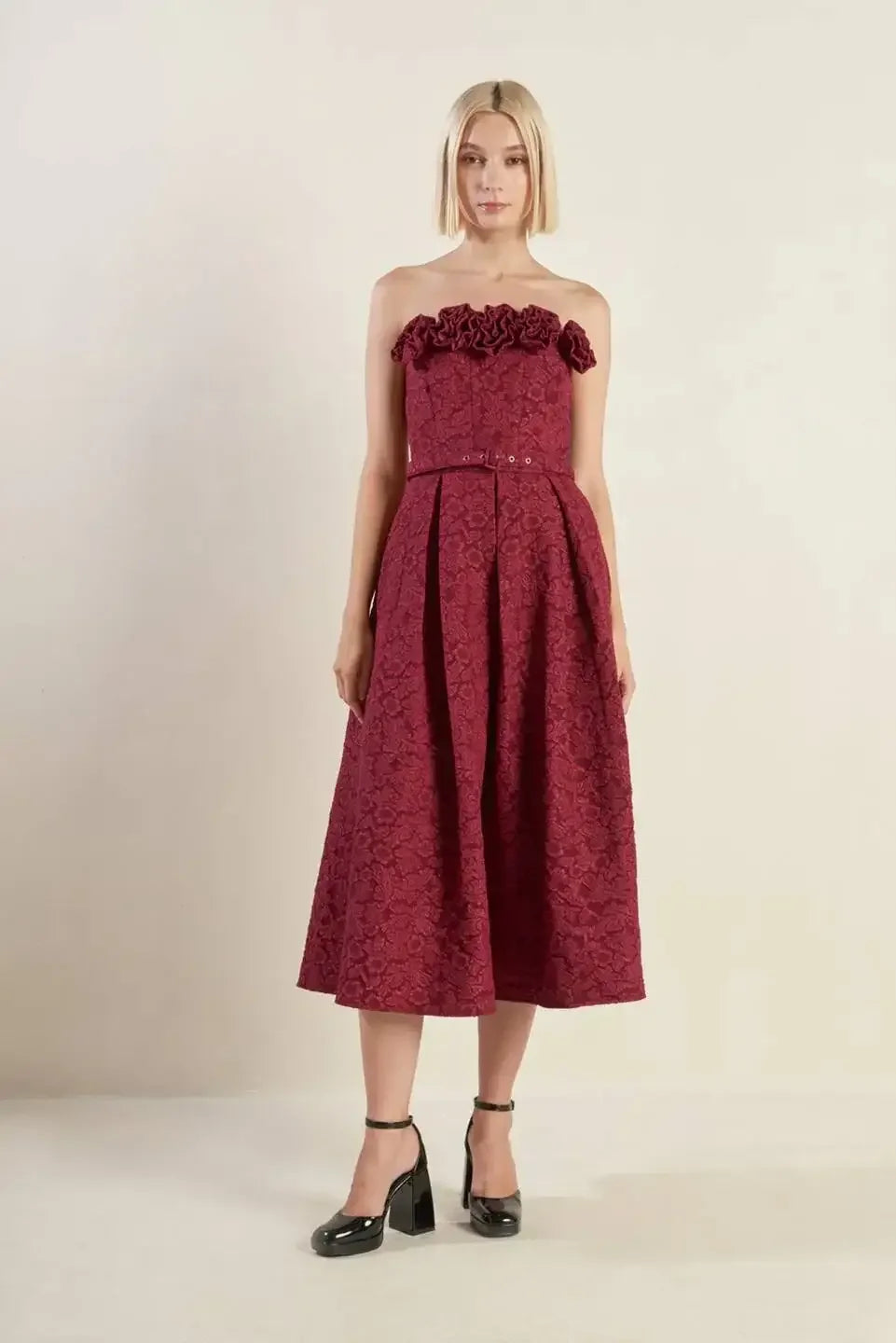 ROSETTE DETAIL STRAPLESS BURGUNDY MIDI DRESS