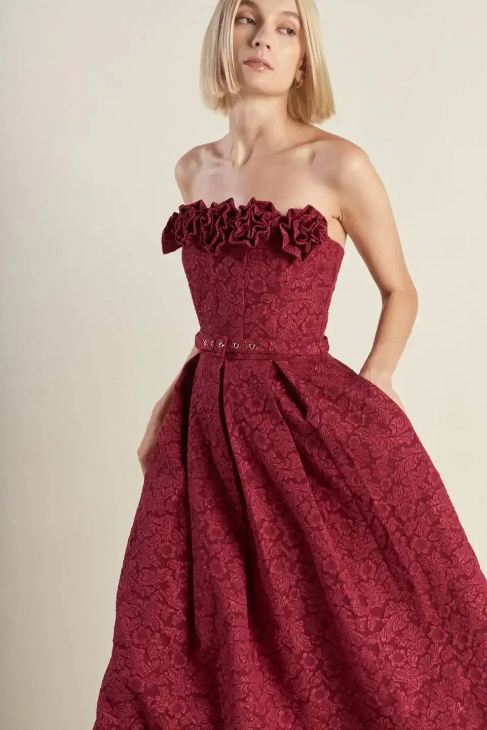 ROSETTE DETAIL STRAPLESS BURGUNDY MIDI DRESS