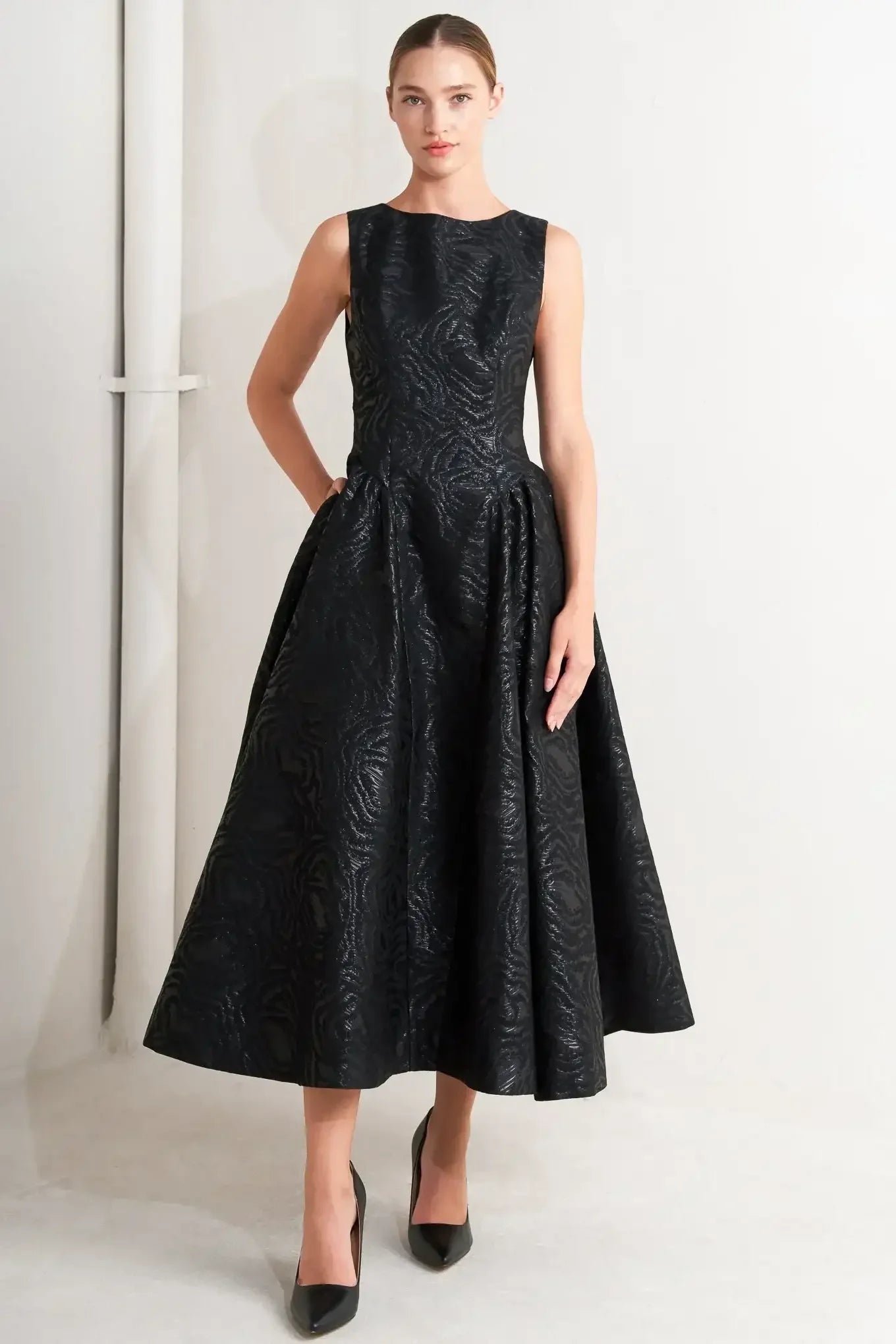 TEXTURED BLACK MIDI DRESS WITH OPEN BACK
