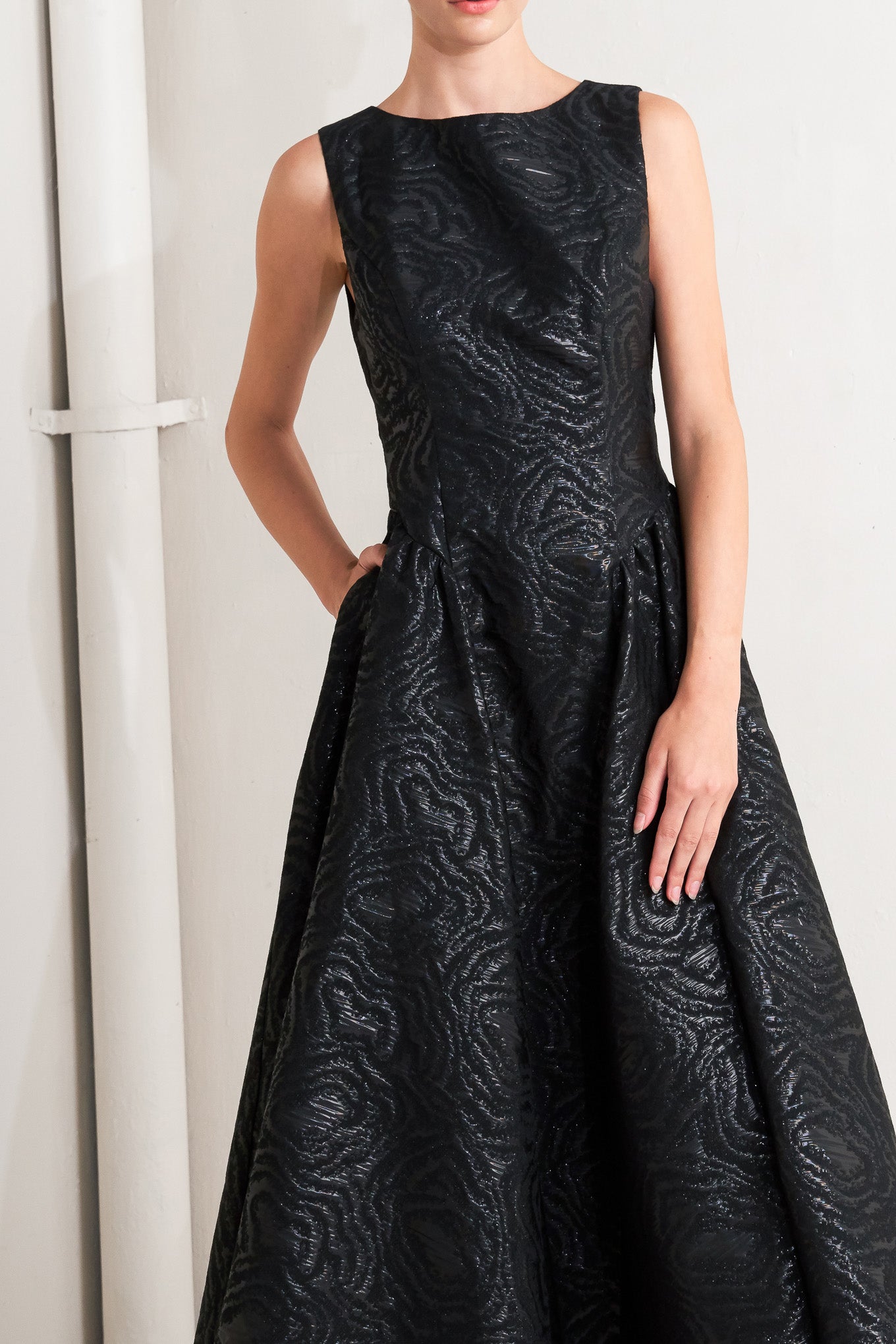 TEXTURED BLACK MIDI DRESS WITH OPEN BACK