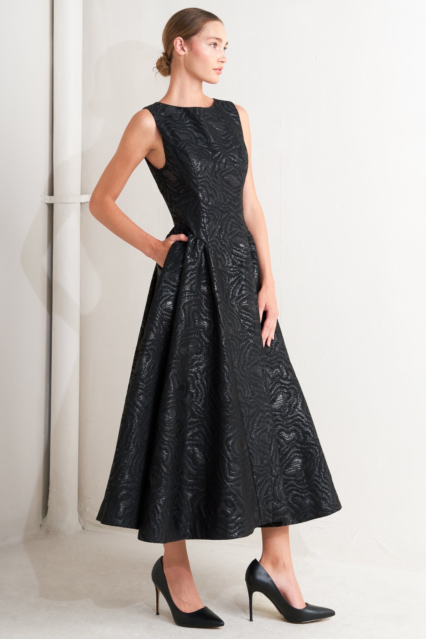 TEXTURED BLACK MIDI DRESS WITH OPEN BACK