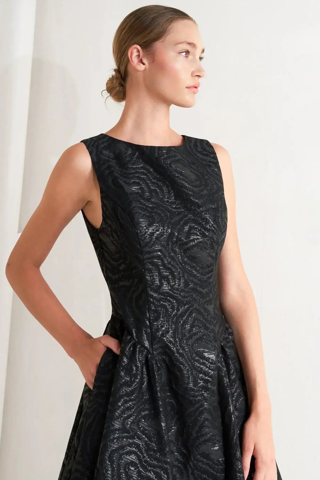 TEXTURED BLACK MIDI DRESS WITH OPEN BACK