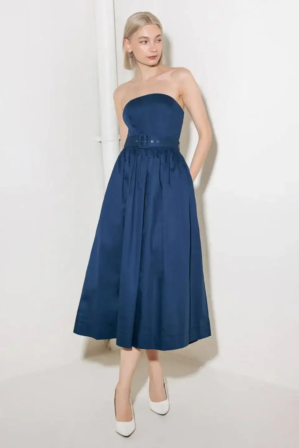 ENDLESSLY CHARMING STRAPLESS NAVY MIDI DRESS