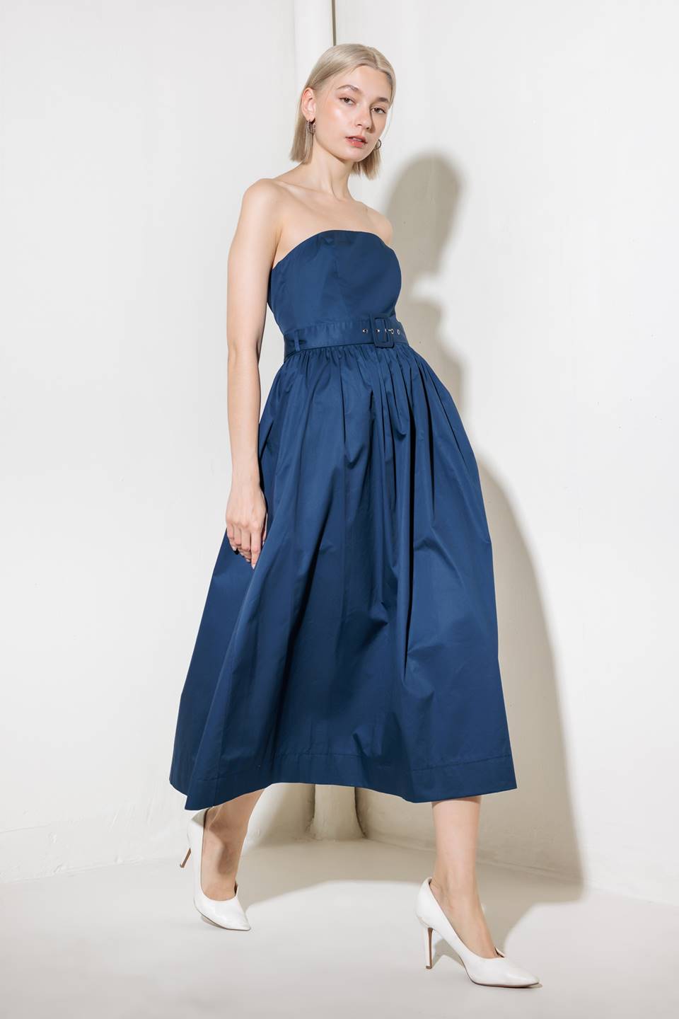 ENDLESSLY CHARMING STRAPLESS NAVY MIDI DRESS