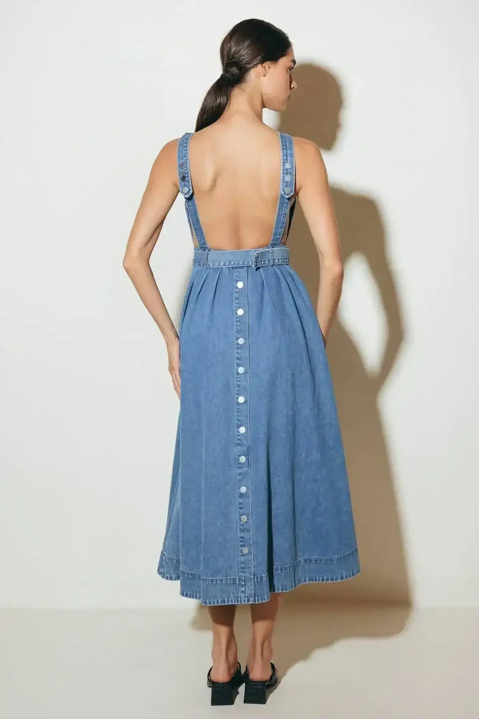 EFFORTLESS EDGE - OPEN BACK DENIM MIDI DRESS
