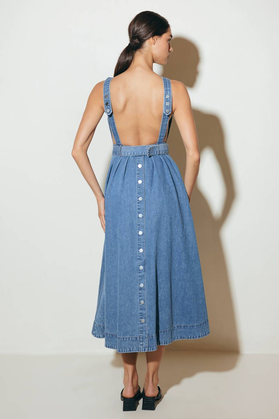EFFORTLESS EDGE - OPEN BACK DENIM MIDI DRESS