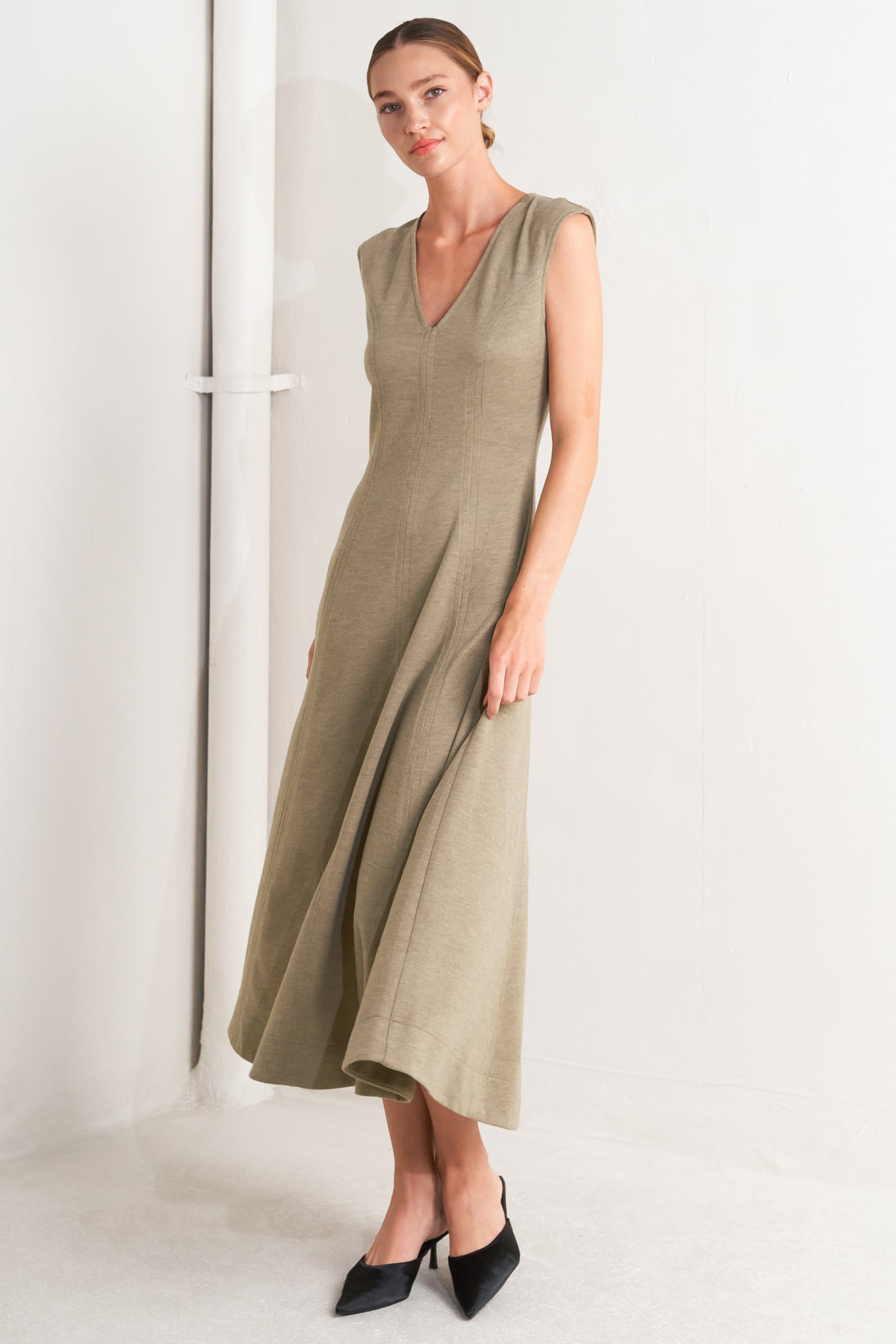 SOPHISTICATED SIMPLICITY MOCHA KNIT MIDI DRESS