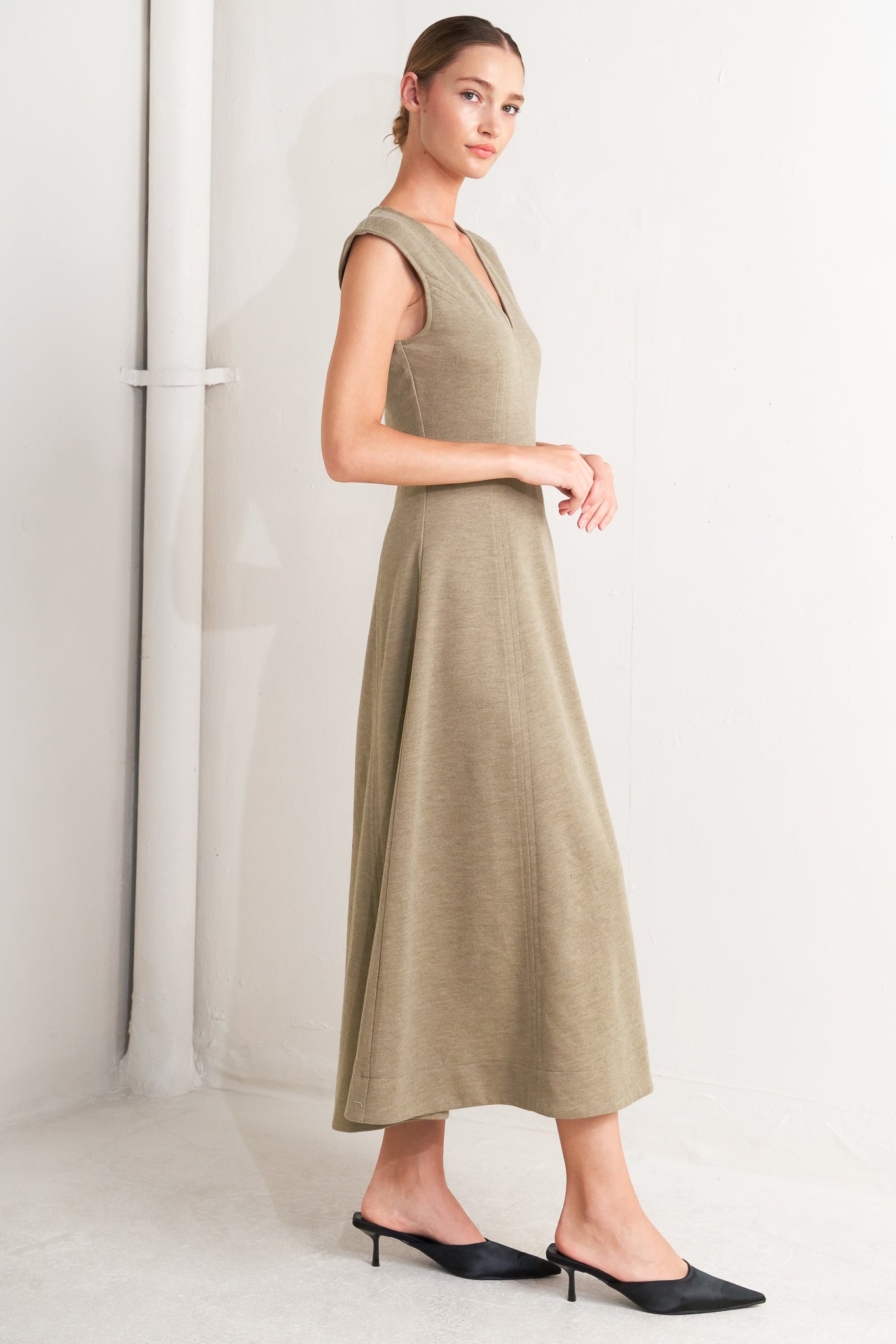 SOPHISTICATED SIMPLICITY MOCHA KNIT MIDI DRESS
