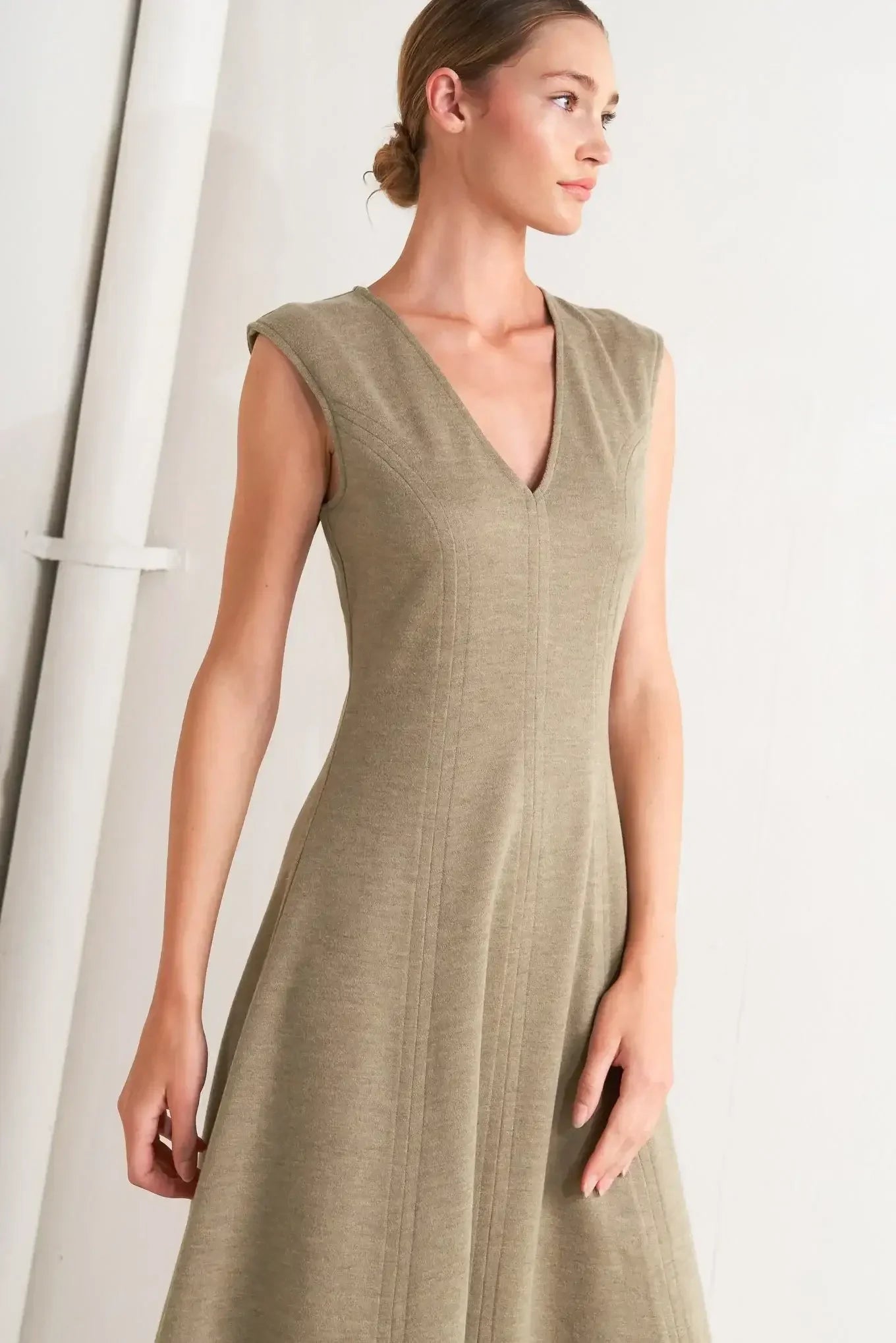SOPHISTICATED SIMPLICITY MOCHA KNIT MIDI DRESS
