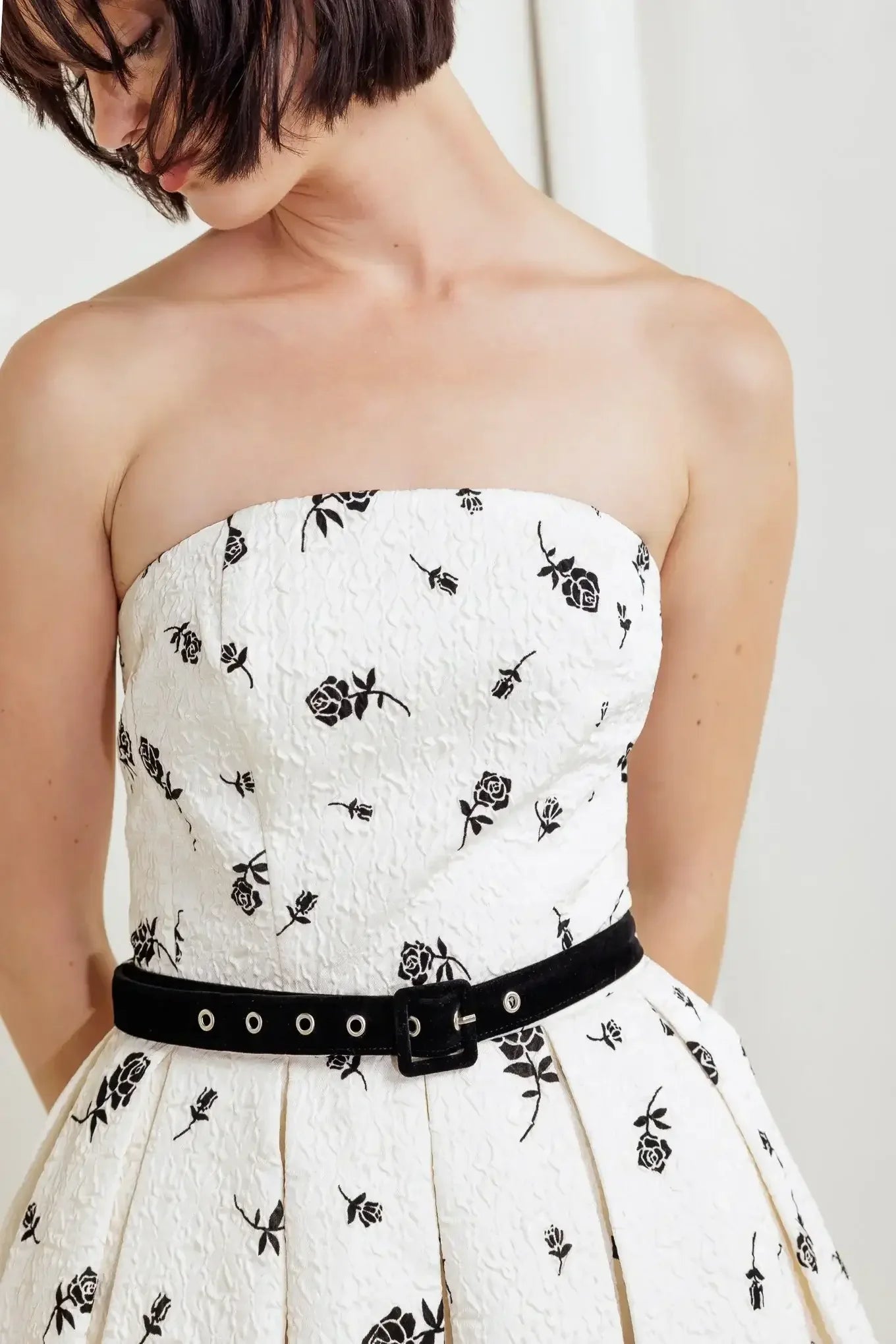 BLACK ROSE STRAPLESS MIDI DRESS