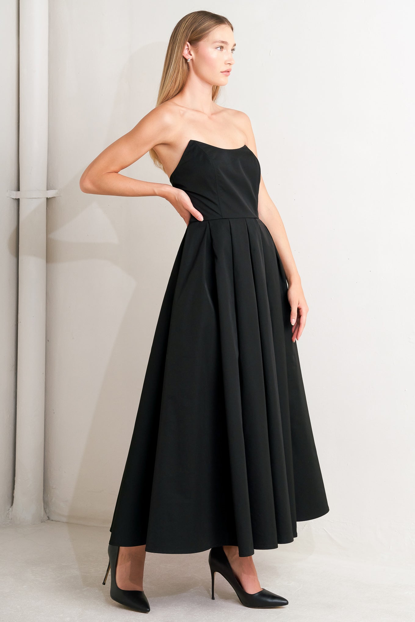 GALA NOIR BLACK SCOOP NECK STRAPLESS MIDI DRESS