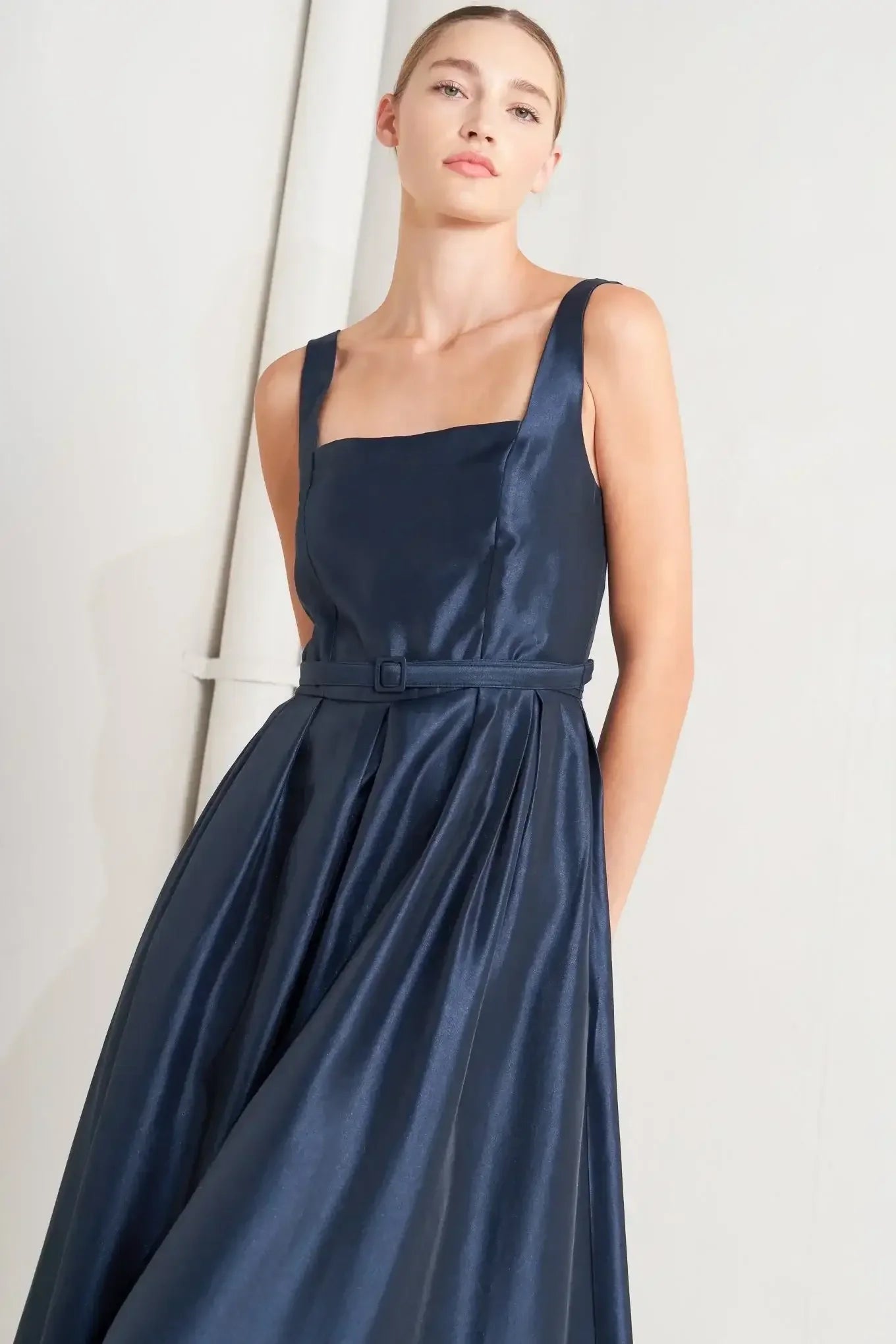 FEMME SILHOUETTE NAVY MIDI DRESS