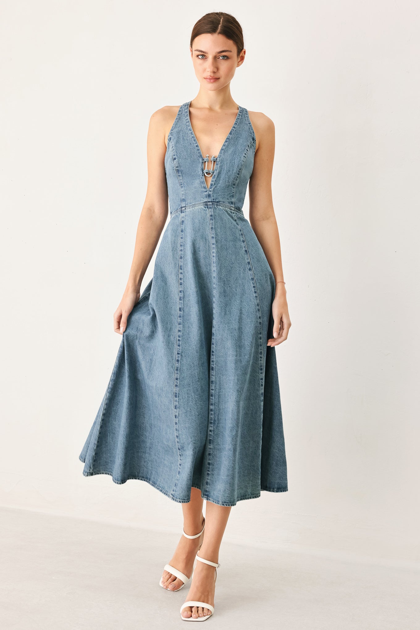 SUNDAY MUSE - V-NECK LIGHT DENIM MIDI DRESS