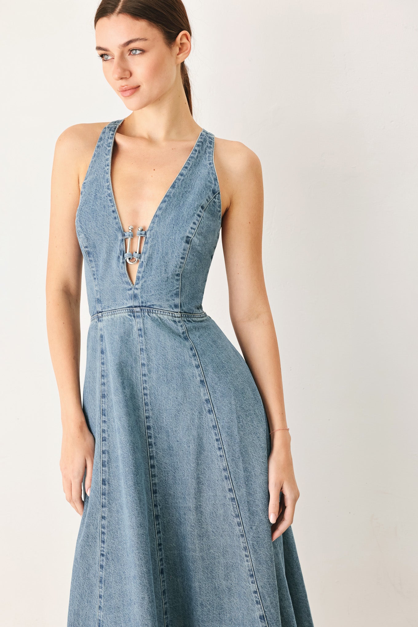 SUNDAY MUSE - V-NECK LIGHT DENIM MIDI DRESS