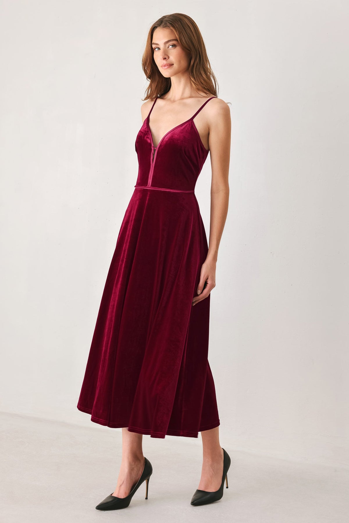 BURGUNDY VELVET SWEETHEART KEYHOLE MIDI DRESS