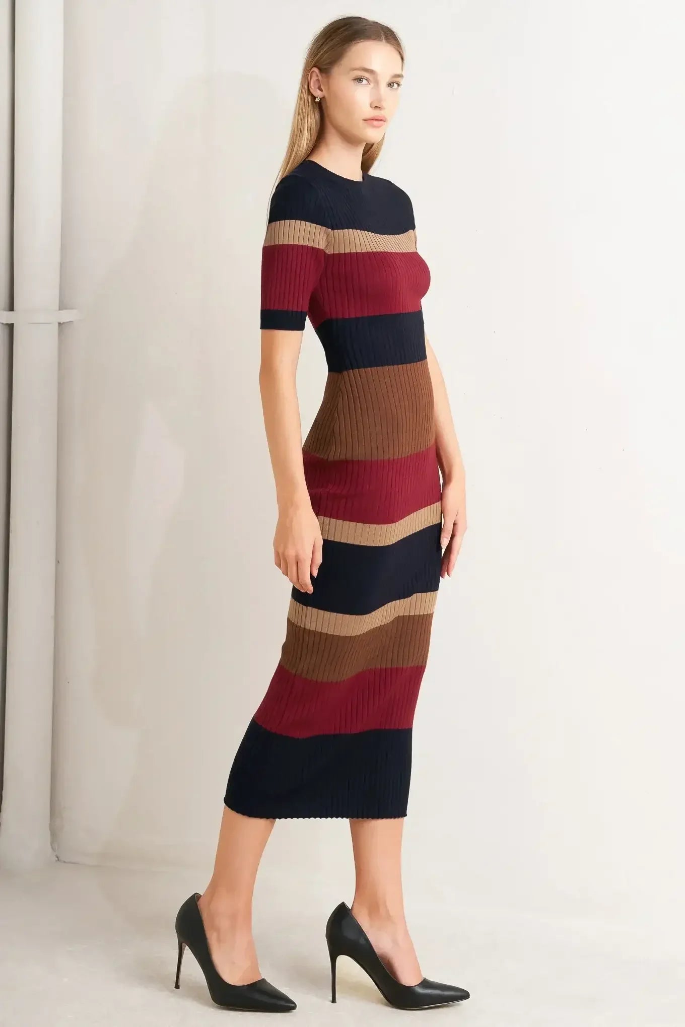 BLACK & BURGUNDY COLOR BLOCKED MIDI SWEATER DRESS