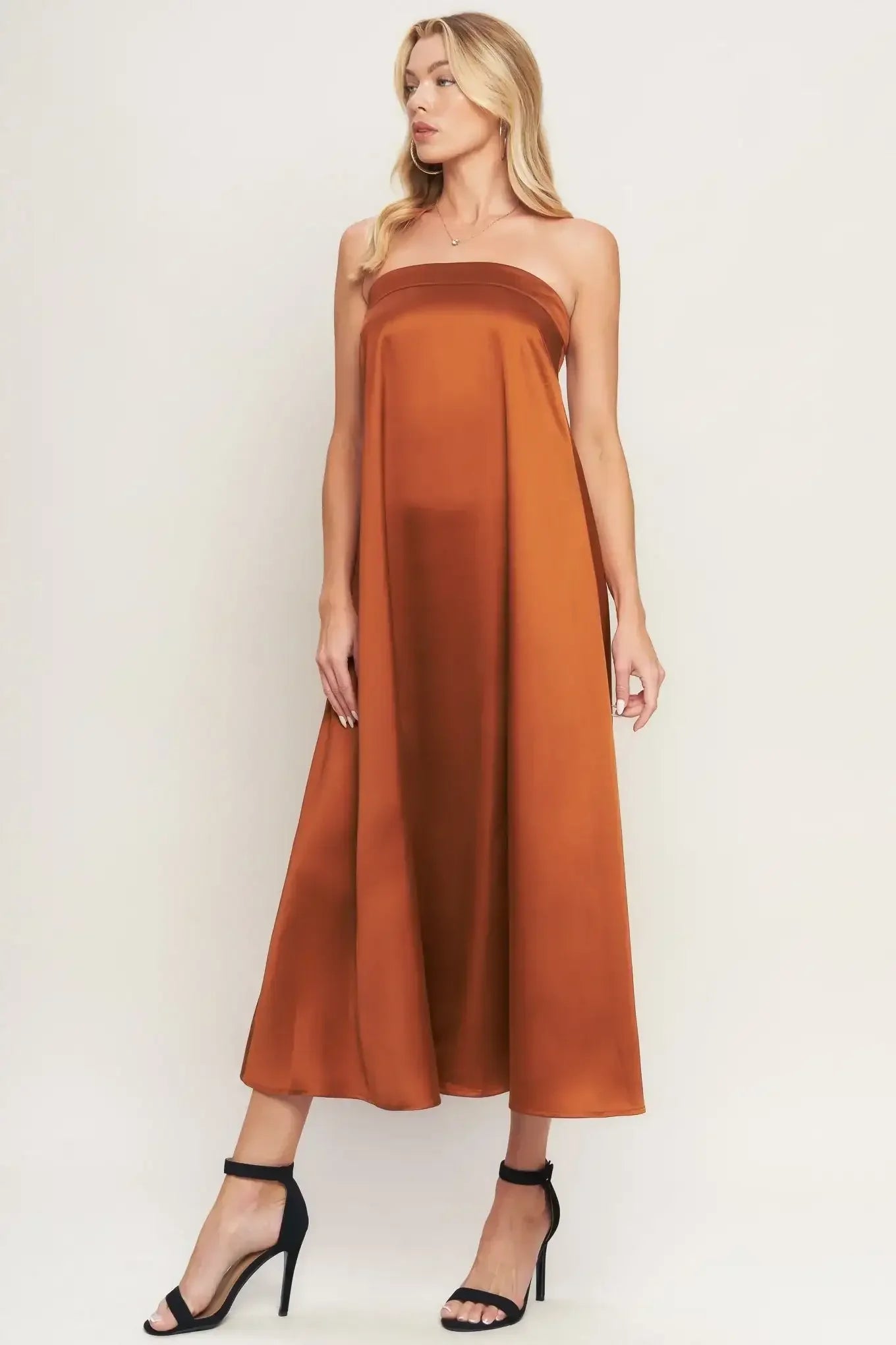 Rust-colored strapless dress