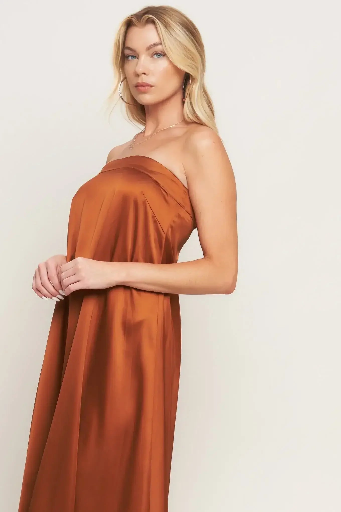 Rust-colored strapless dress