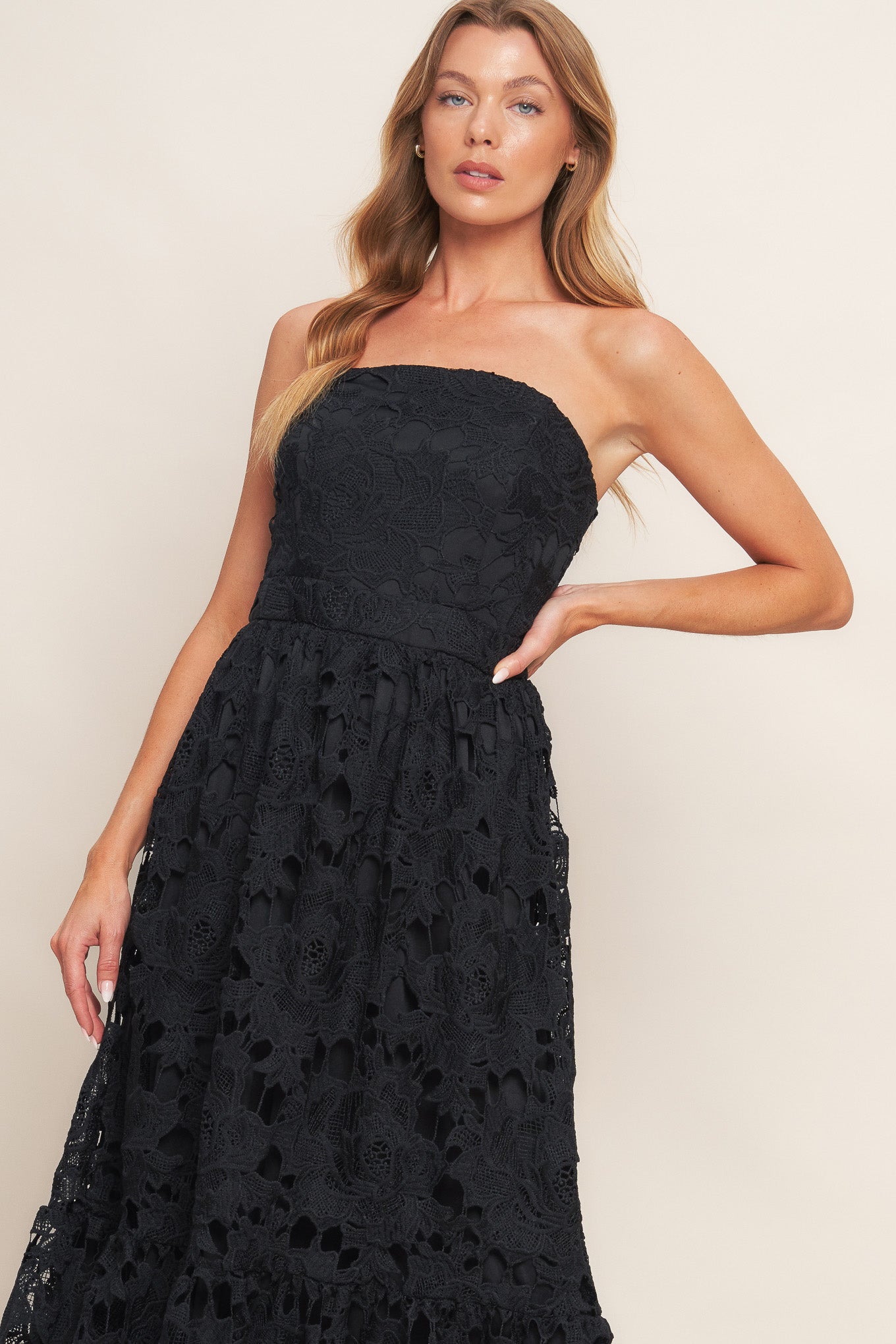 CAREFREE NIGHTS LACE MIDI DRESS - BLACK