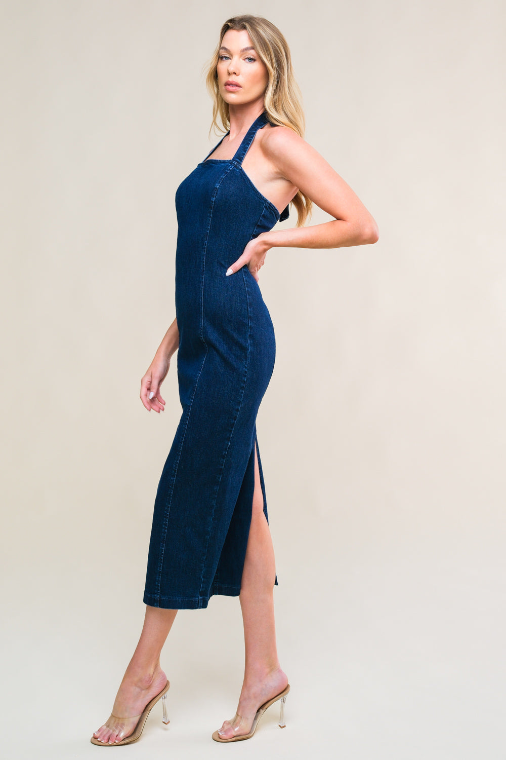 SO QUINTESSENTIAL - BODYCON HALTER DENIM MIDI DRESS
