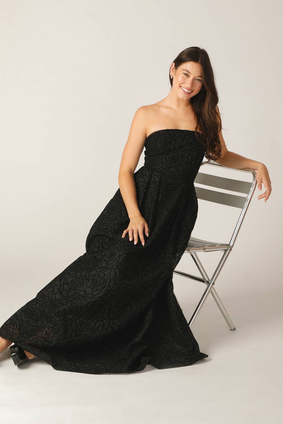 TEXTURED FLORAL STRAPLESS BLACK MAXI DRESS