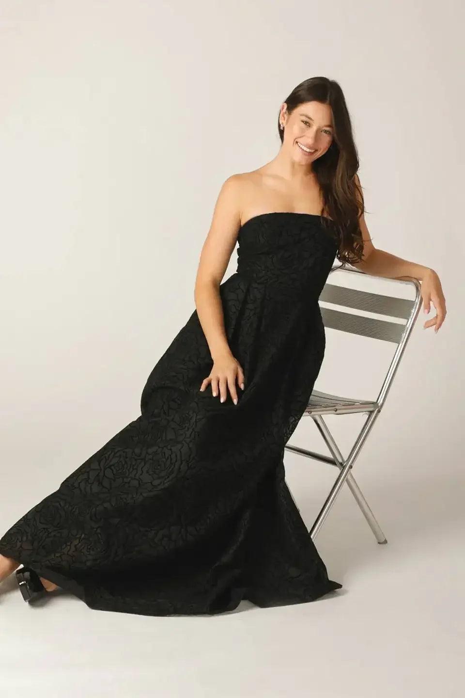 TEXTURED FLORAL STRAPLESS BLACK MAXI DRESS