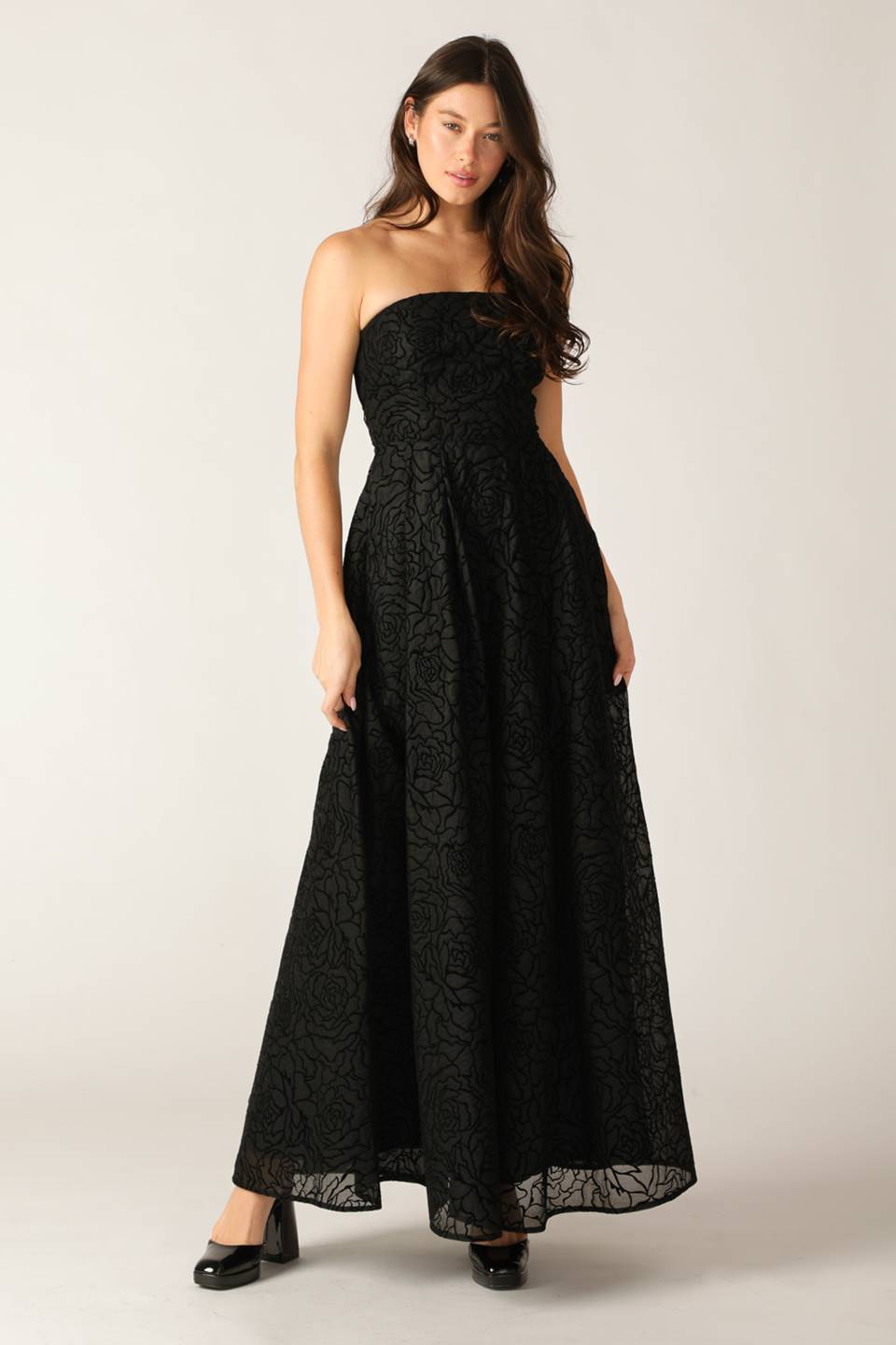 TEXTURED FLORAL STRAPLESS BLACK MAXI DRESS