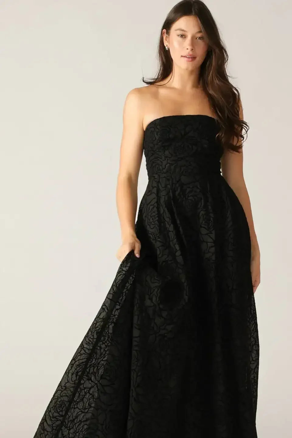 TEXTURED FLORAL STRAPLESS BLACK MAXI DRESS