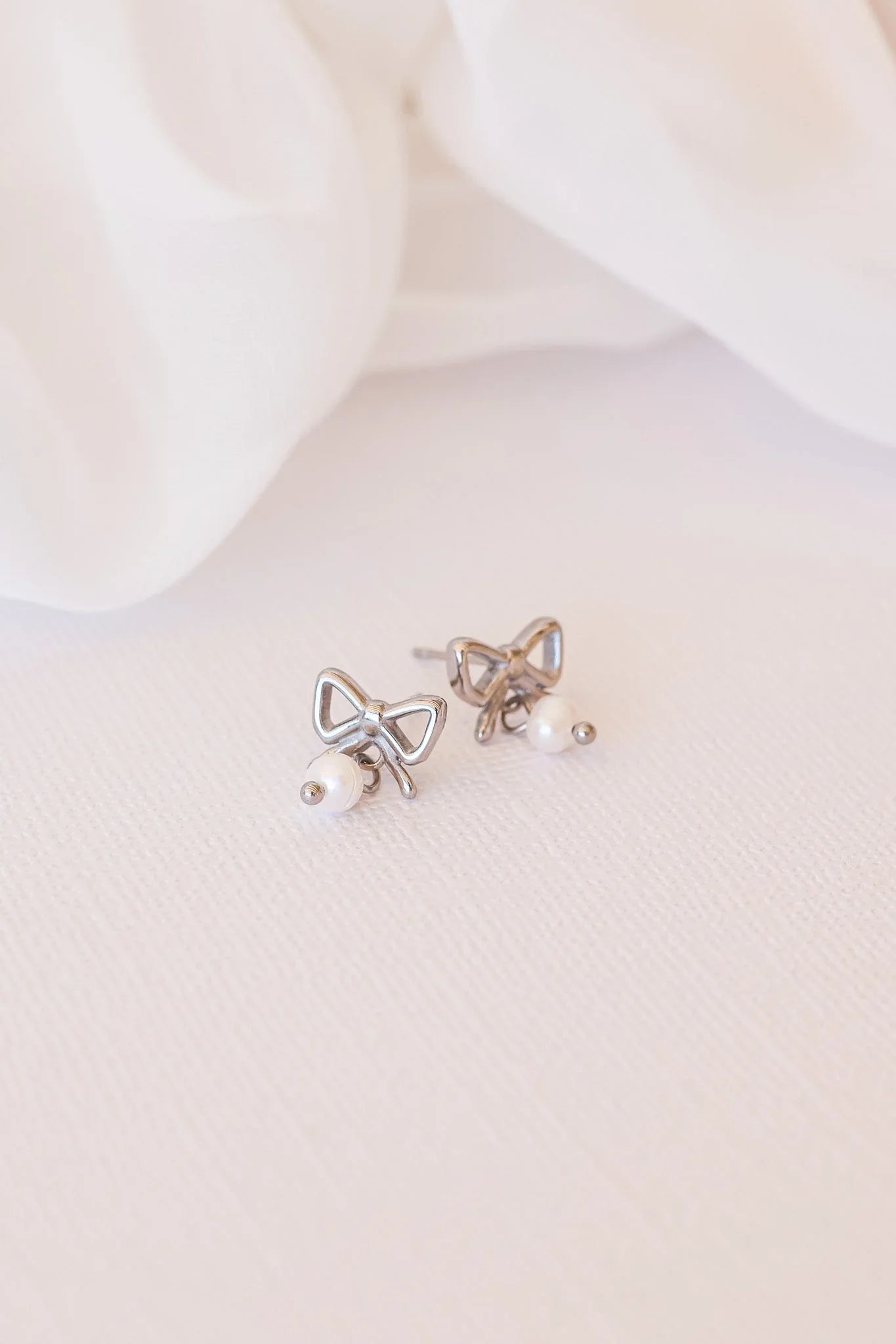 Jane Bow & Pearl Drop Earring