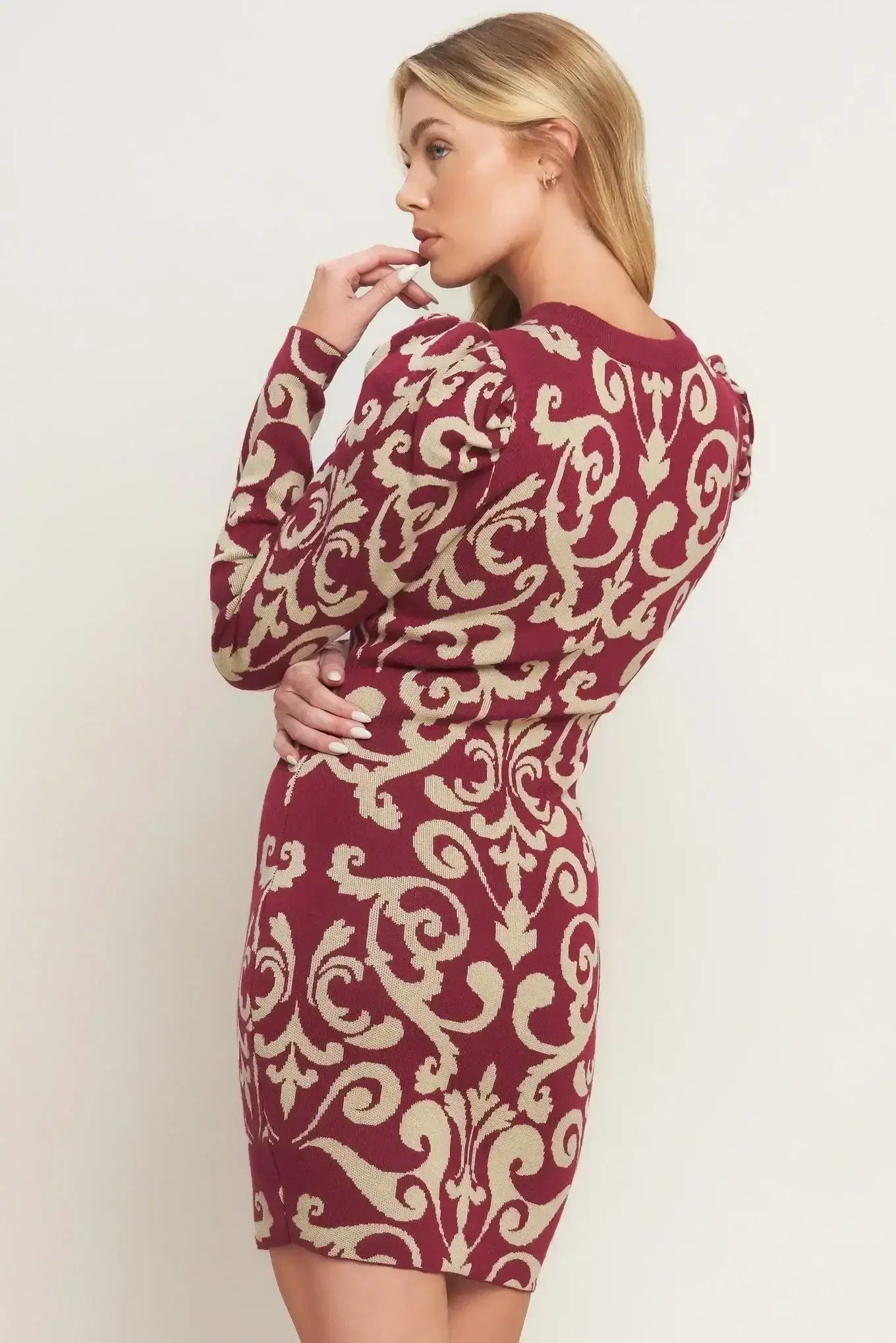 Patterned dress with long sleeves