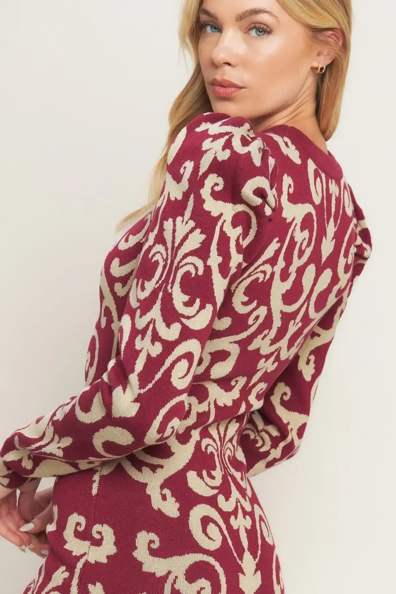 Patterned dress with long sleeves