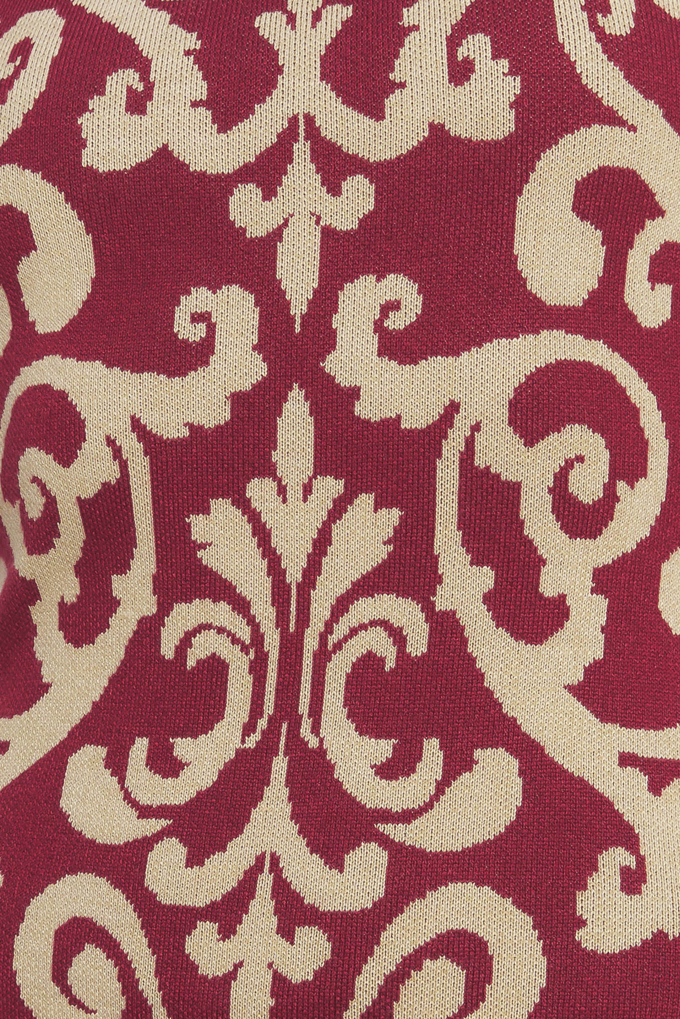 Patterned dress with long sleeves