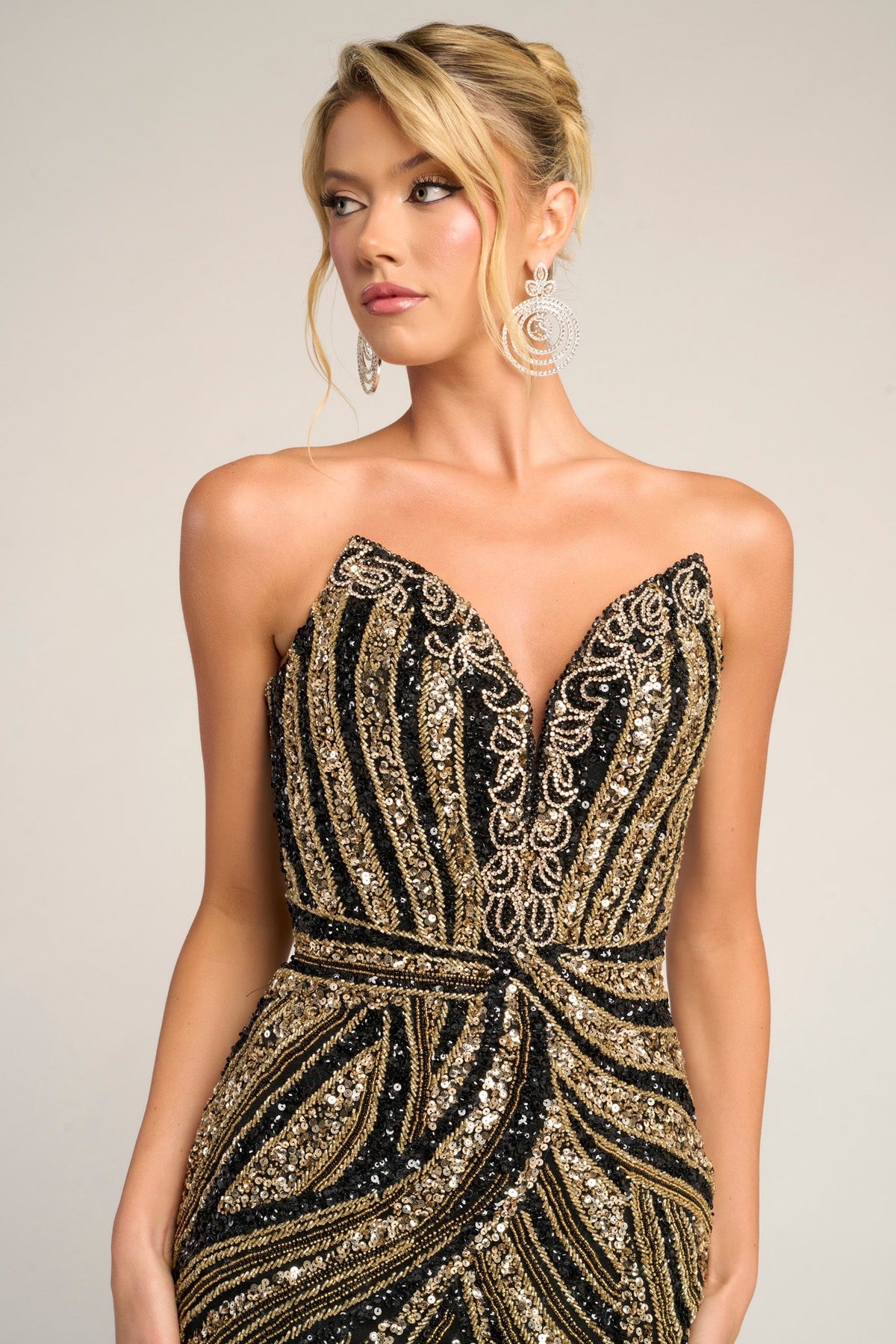 Portia & Scarlett PS26418C in Black/Gold, close-up | Lady Black Tie