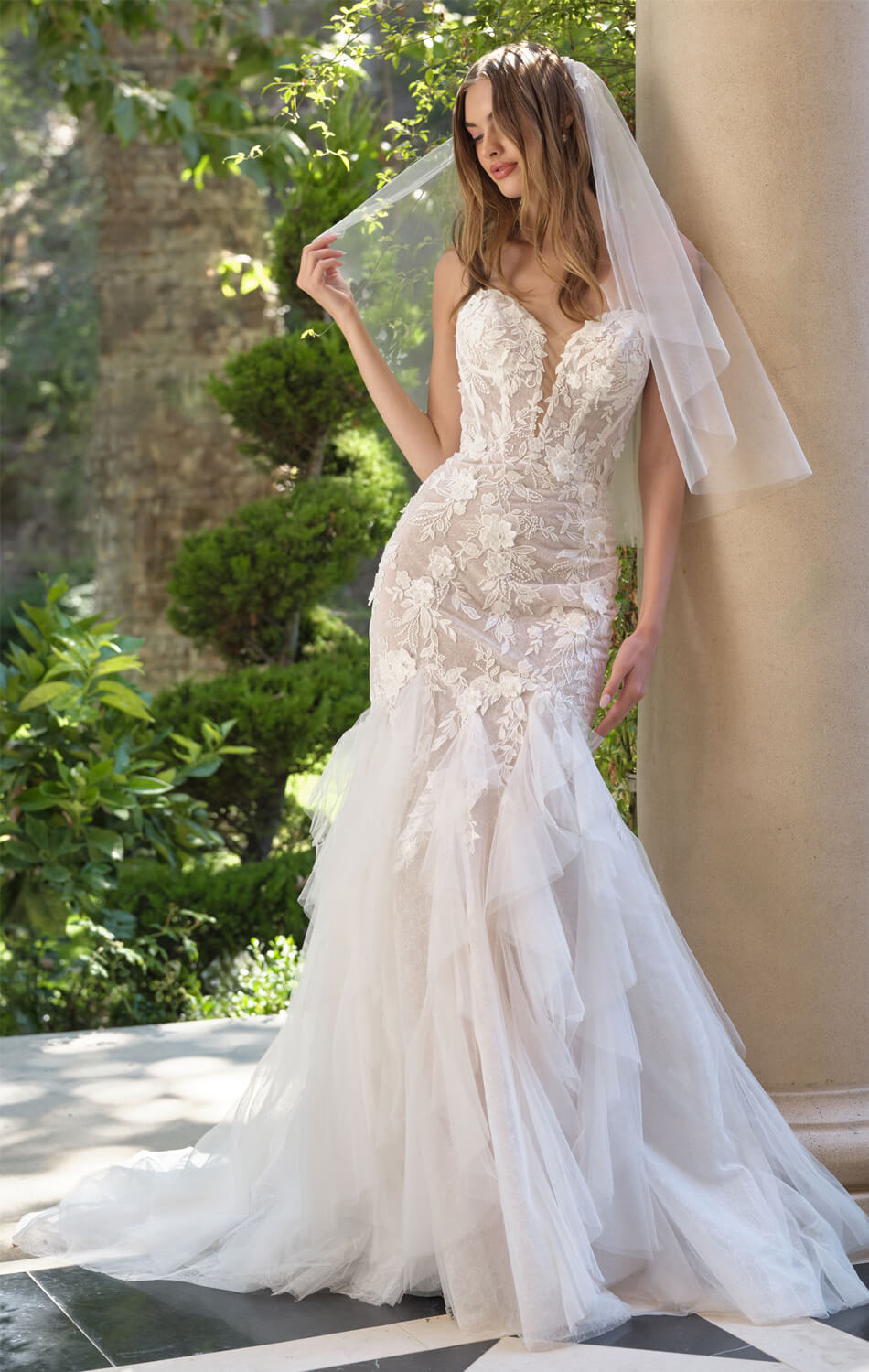 WL062 - STRAPLESS WEDDING GOWN - Andrea & Leo