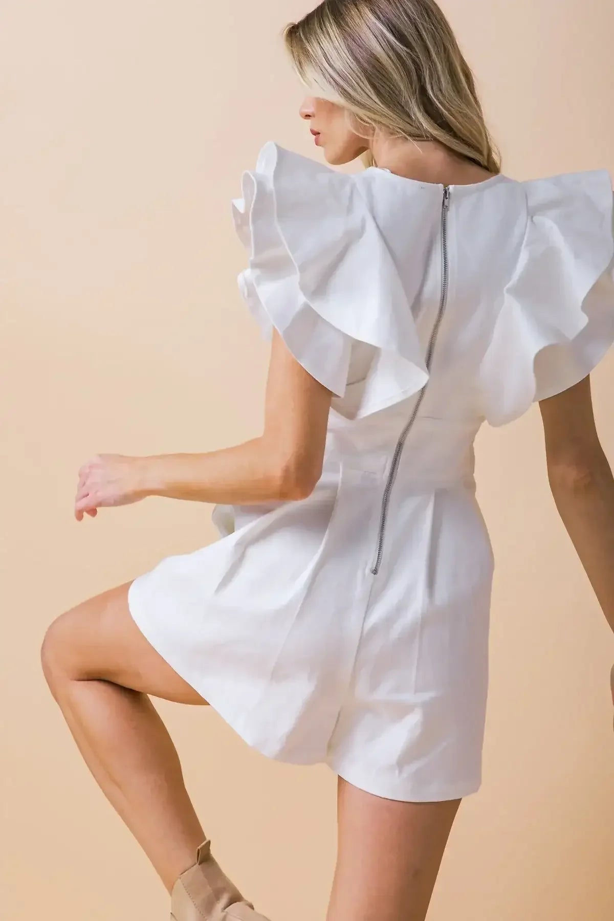 CHILL MOMENT - WHITE RUFFLED ROMPER