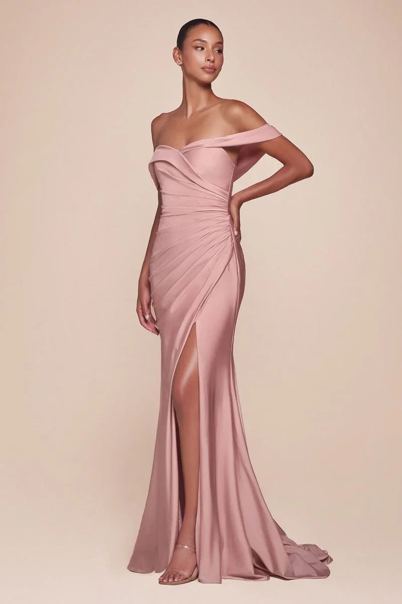 Bridesmaid wearing dusty rose dress