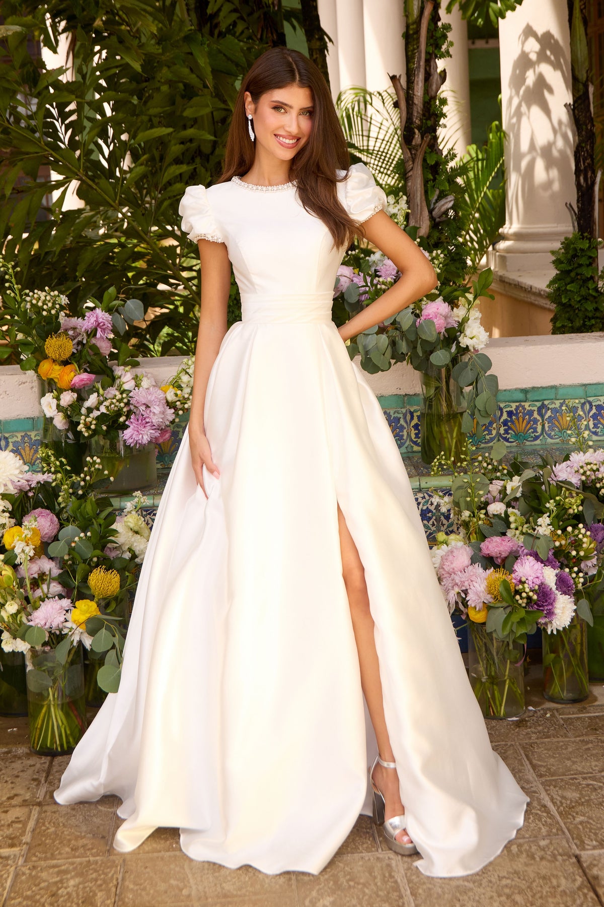 Ava Presley 43023 in White, front view | Lady Black Tie