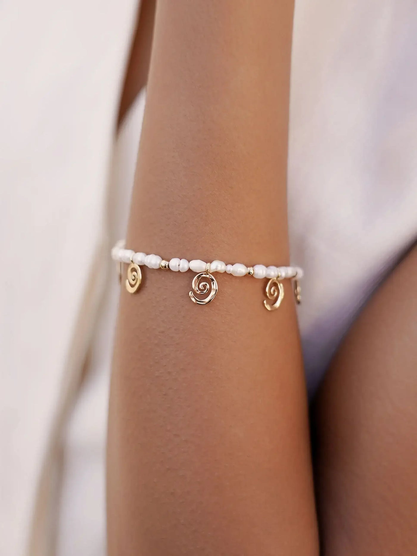 Aura Pearl Bracelet
