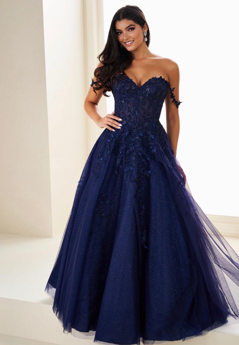 EW37028 - Ellie Wilde