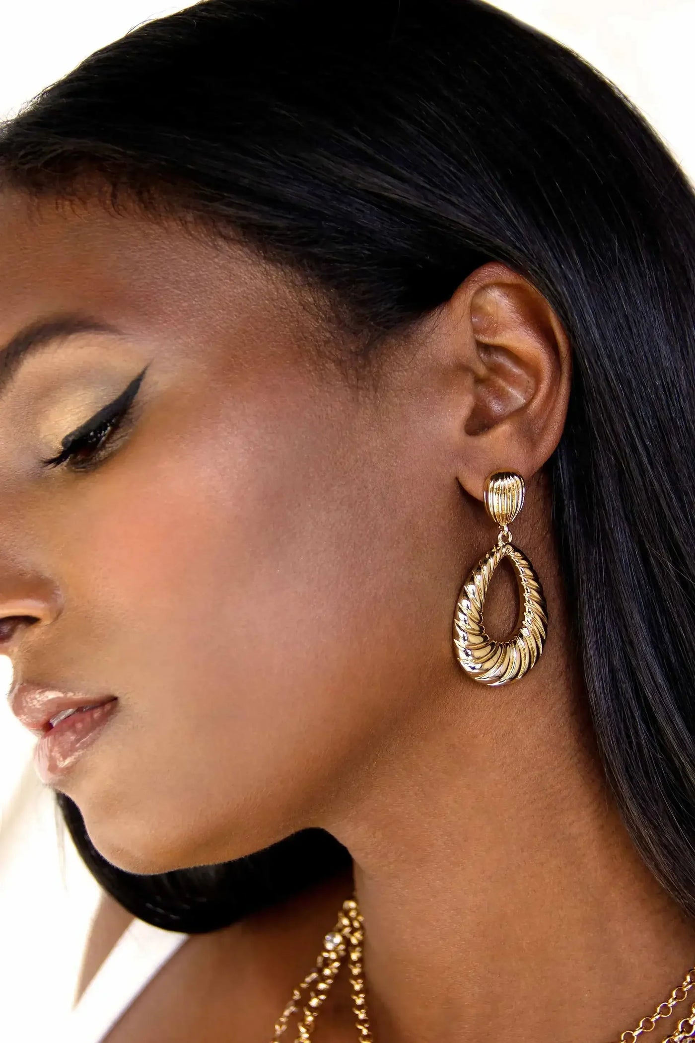 Teardrop Wave Detailed Earrings