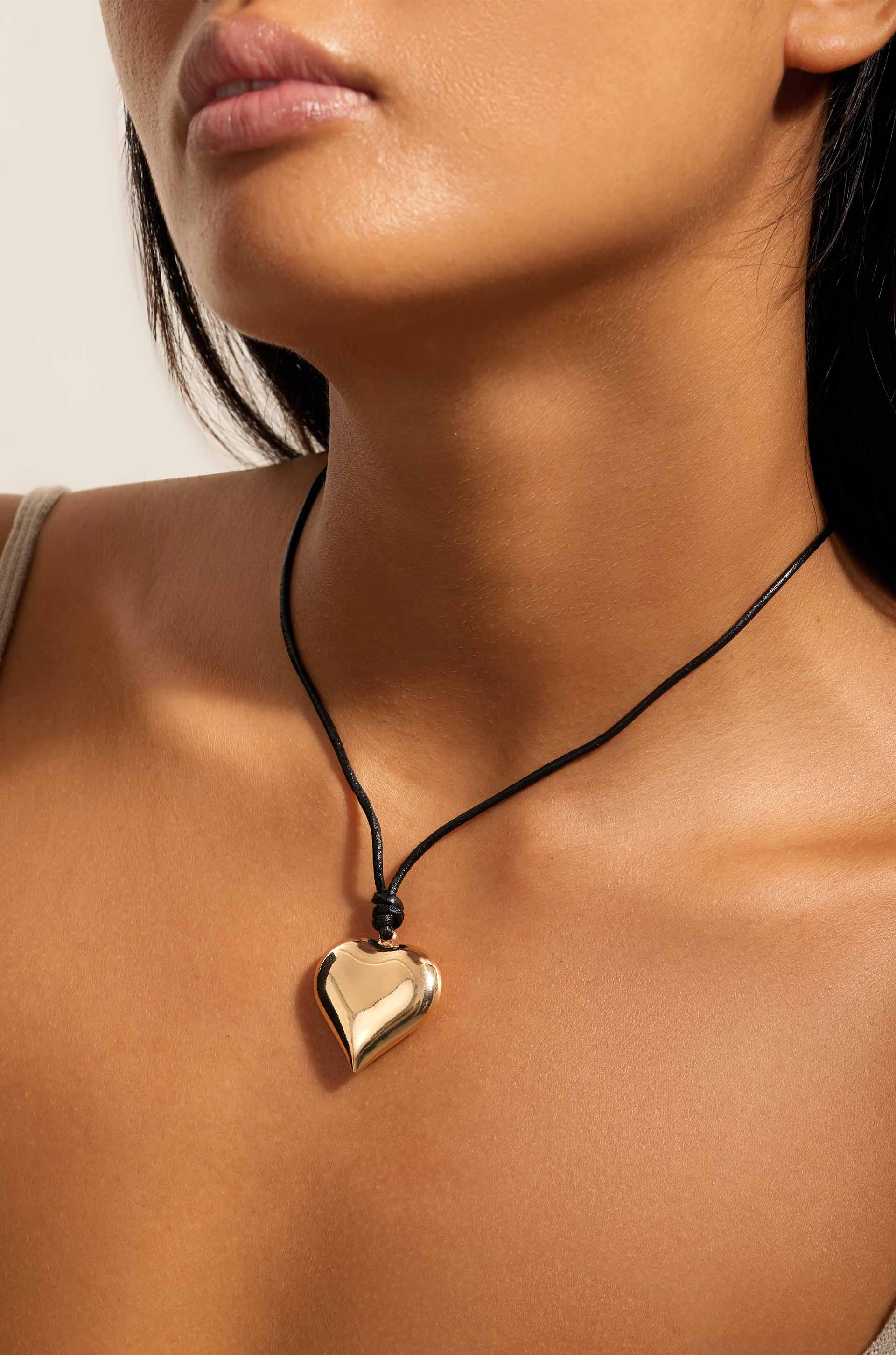Elegant Heart Pendant Necklace with Adjustable Cord Lady Black Tie