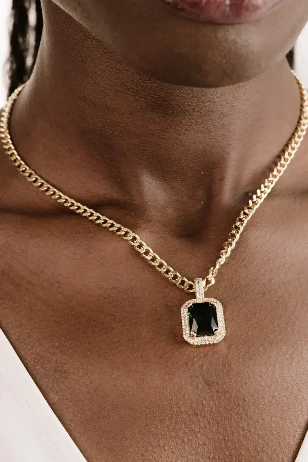 Emerald Stone Pendant Link Necklace