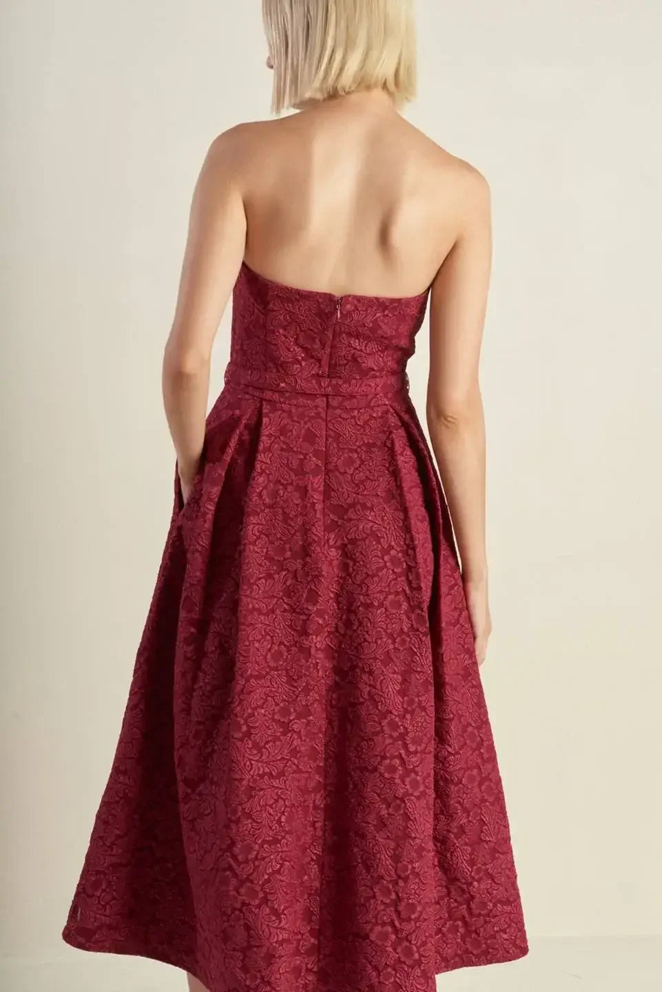 ROSETTE DETAIL STRAPLESS BURGUNDY MIDI DRESS