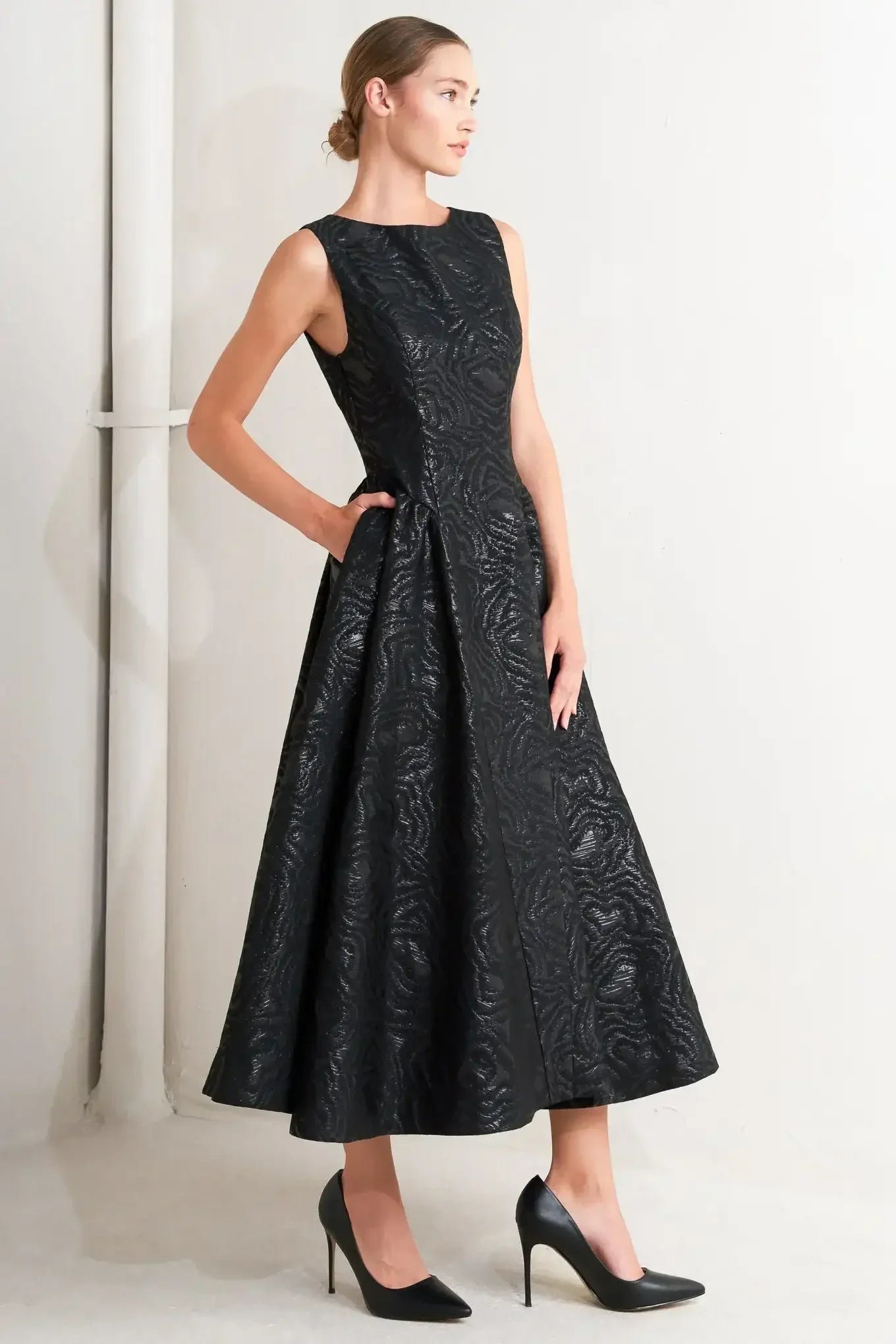 TEXTURED BLACK MIDI DRESS WITH OPEN BACK