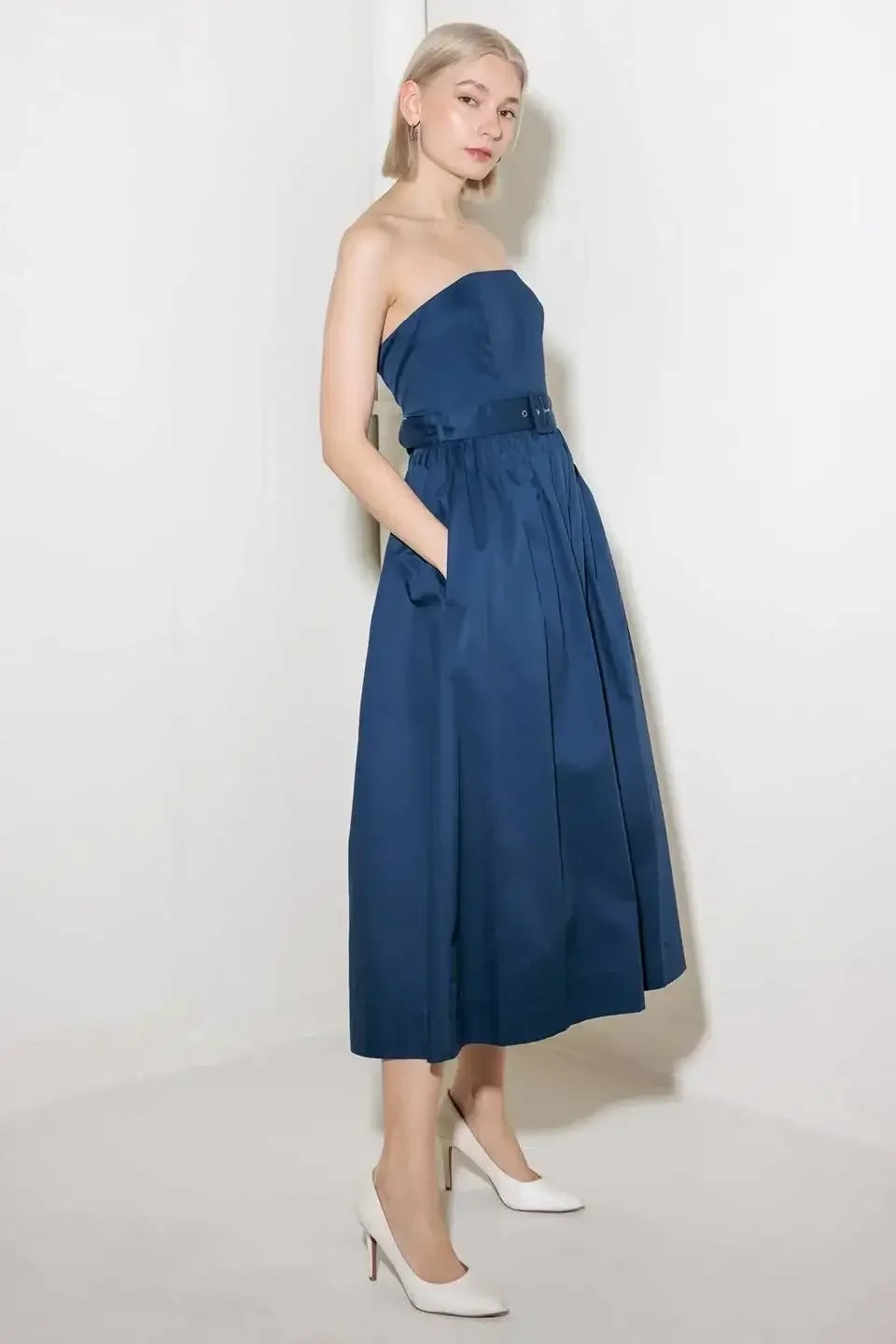 ENDLESSLY CHARMING STRAPLESS NAVY MIDI DRESS