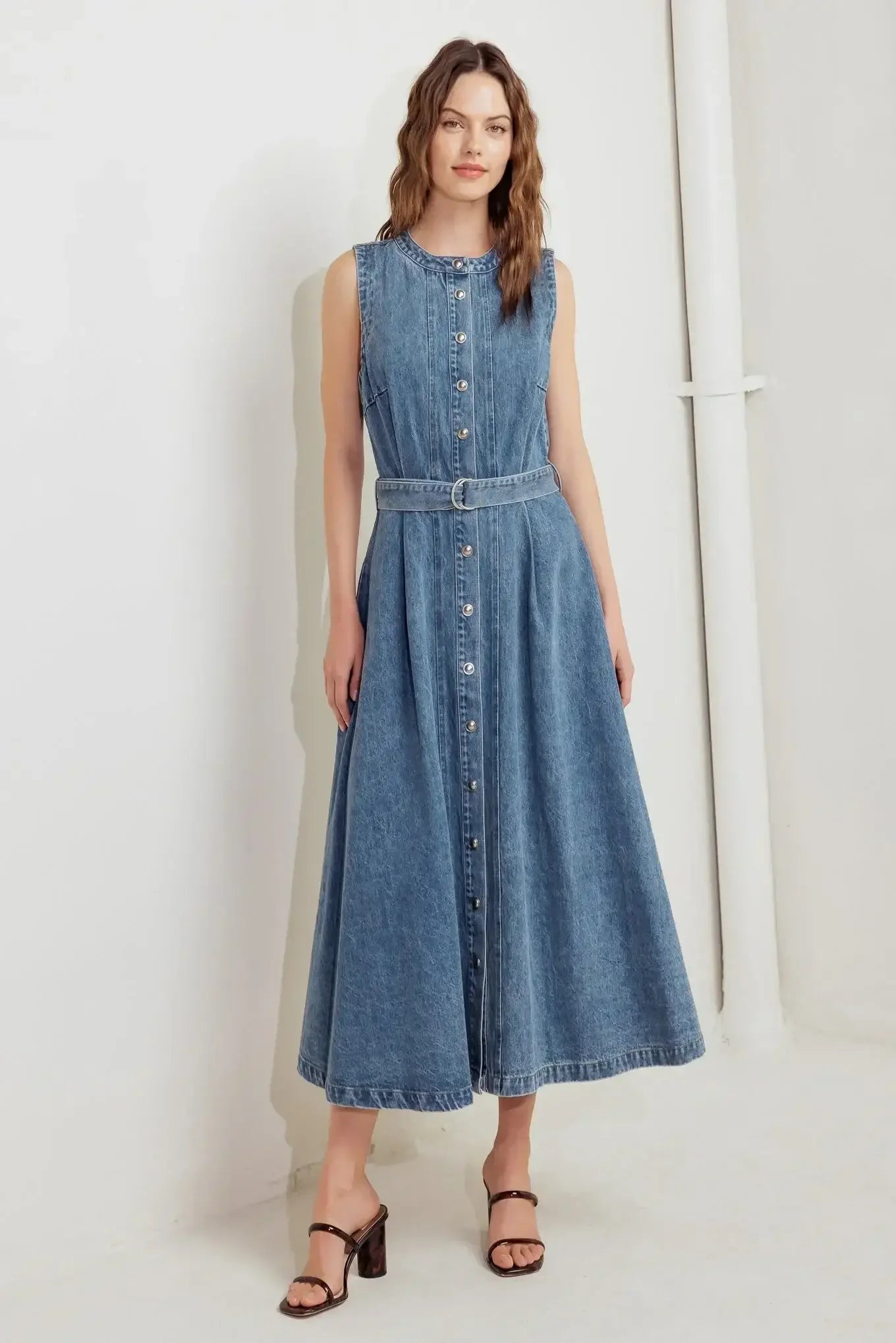 Rose Denim Midi Dress – Jacquard Woven Sleeveless Denim Dress with