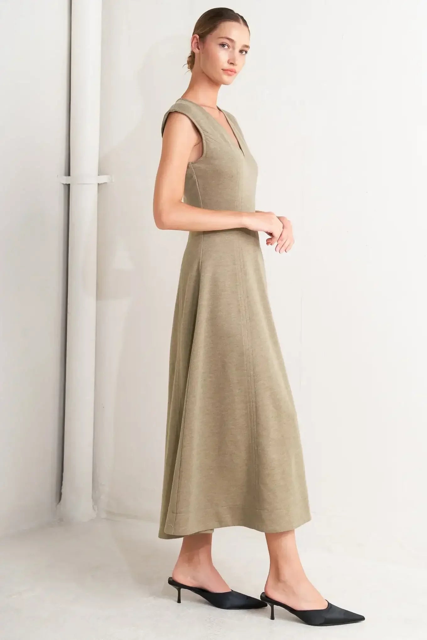 SOPHISTICATED SIMPLICITY MOCHA KNIT MIDI DRESS
